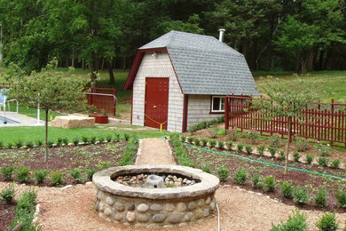 Design ideas for a traditional backyard stone landscaping in Milwaukee.