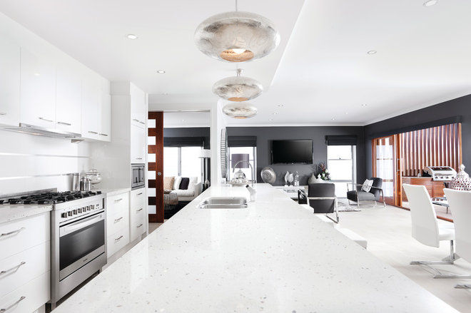 Contemporary Kitchen by Coral Homes SA
