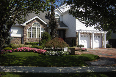 Photo of a traditional landscaping in New York.