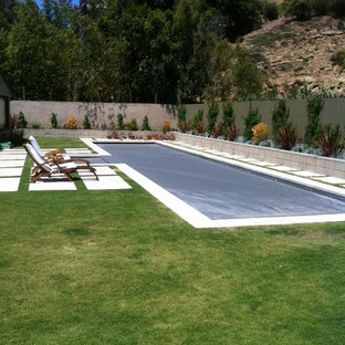 ロサンゼルスの中サイズの長方形コンテンポラリースタイルのおしゃれな競泳用プール (タイル敷き) の写真