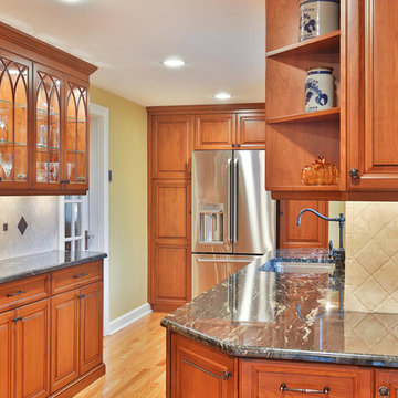 Creative Plan with Cherry Kitchen Cabinets