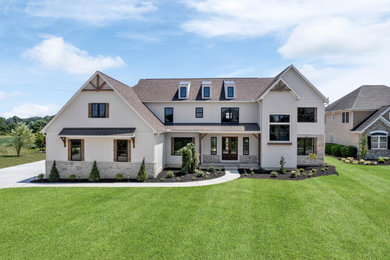 Inspiration for a timeless exterior home remodel in Cleveland