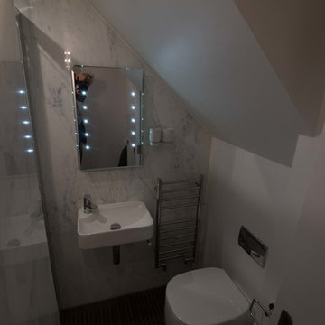 Apartment in Notting Hill: Second Bedroom Ensuite Shower-room