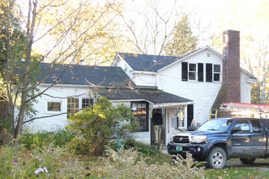 Example of a classic home design design in Burlington