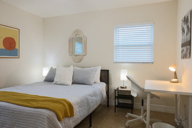 Inspiration for a transitional home design remodel in Tampa