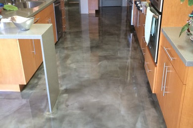 green/gray epoxy resin flooring