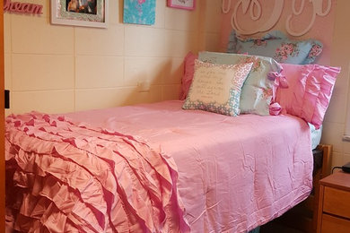 Inspiration for a shabby-chic style bedroom remodel