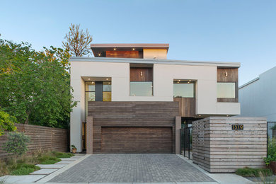 Contemporary white three-story stucco exterior home idea in Houston