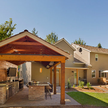 DELUXE OUTDOOR KITCHEN