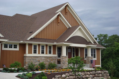 Inspiration for a brown exterior home remodel in Minneapolis