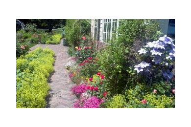 This is an example of a traditional landscaping in Milwaukee.