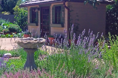 This is an example of an arts and crafts garden in Orange County.