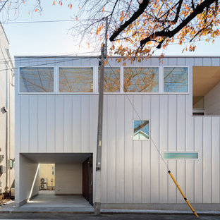 東京23区のモダンスタイルのおしゃれな家の外観 (グレーの外壁、陸屋根) の写真