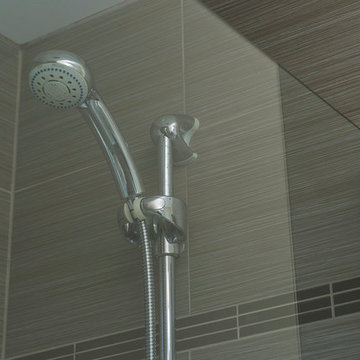 Contemporary Guest Bathroom Ensuite - Toronto