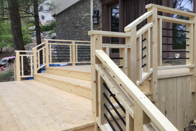 Arts and crafts deck photo in Newark