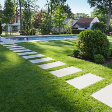 Ein moderner Gartentrend - versetzte Trittplatten