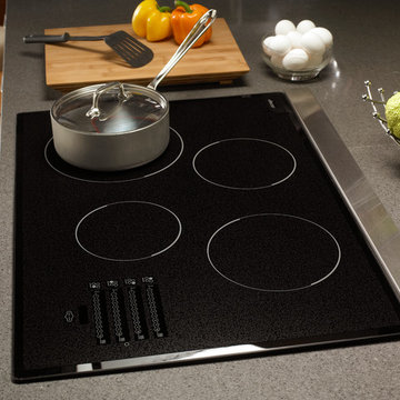 Dacor Discovery 30" Electric Glide Cooktop, Black Glass W/ Satin Trim | MET304SF