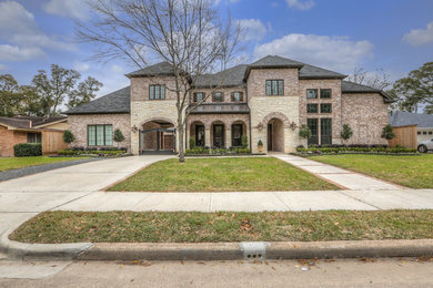 Example of a transitional entryway design in Houston