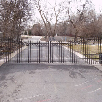 Wooded Cove Driveway Gate