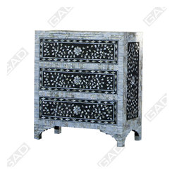 CLASSIC CHEST OF DRAWERS - Furniture