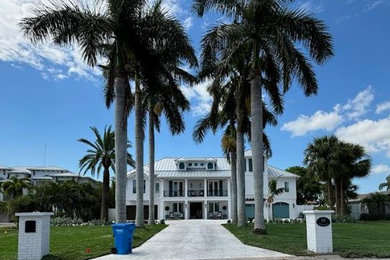 Exterior home idea in Tampa