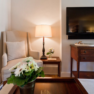 A Tiny & Cozy Sitting Room