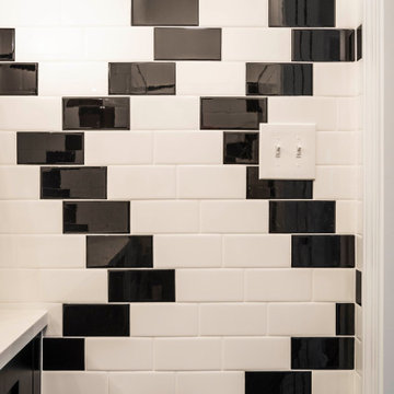 Fun Zig Zag Black and White Powder Bath
