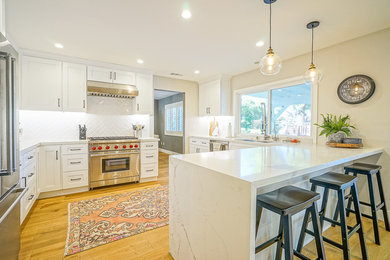Trendy kitchen photo in Los Angeles