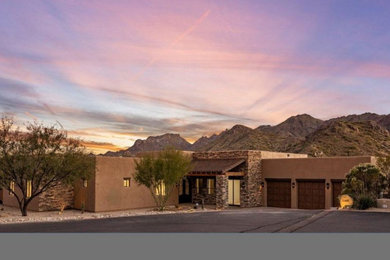 Modern exterior home idea in Phoenix