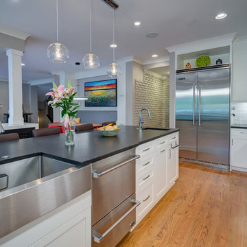 Spectacular Spacious Kitchen
