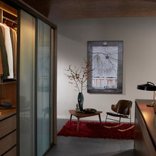 Bathroom: Closet
