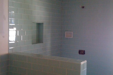 Mid-sized minimalist bathroom photo in Los Angeles