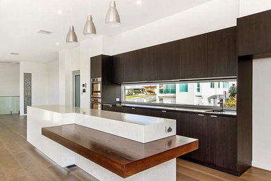 Inspiration for a modern kitchen in Brisbane.