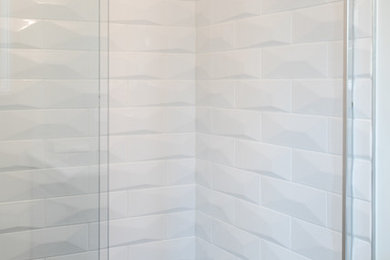Small minimalist white tile and porcelain tile porcelain tile and gray floor bathroom photo in New York with white walls