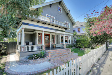 Inspiration for a craftsman home design remodel in Los Angeles