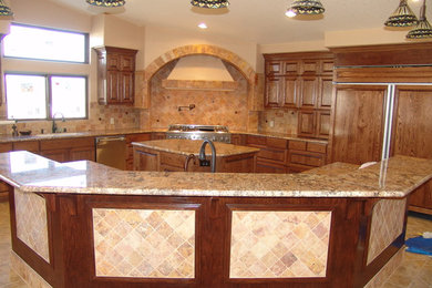 Elegant kitchen photo in Los Angeles
