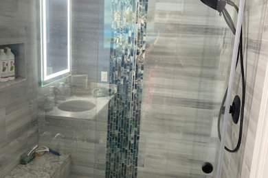 Bathroom photo in Houston