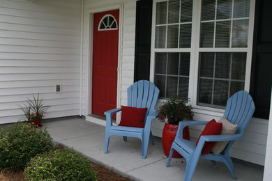 Example of a classic entryway design in Wilmington