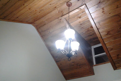 Inspiration for a rustic home design remodel in Toronto