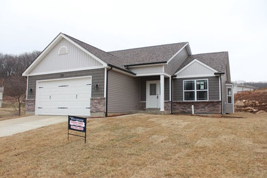 Example of an arts and crafts exterior home design in St Louis