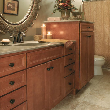 StarMark Cabinetry Traditional Bath in Maple