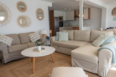 Living room - contemporary living room idea in Malaga