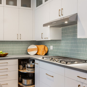 "Lazy Susan" maximizes storage in a deep corner