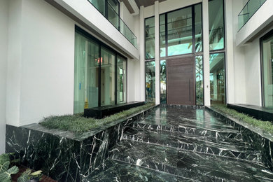 Example of an entryway design in Miami