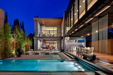 Patio kitchen - contemporary courtyard patio kitchen idea in Dallas