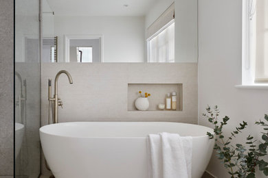Inspiration for a medium sized contemporary ensuite bathroom in London.