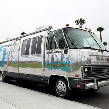 1985 345 Mobile Office Airstream - Delivering Happiness