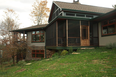 Example of an arts and crafts home design design in Other