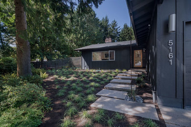Large transitional front yard shaded garden in Portland with concrete pavers.
