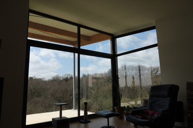 Inspiration for a contemporary living room remodel in Toulouse
